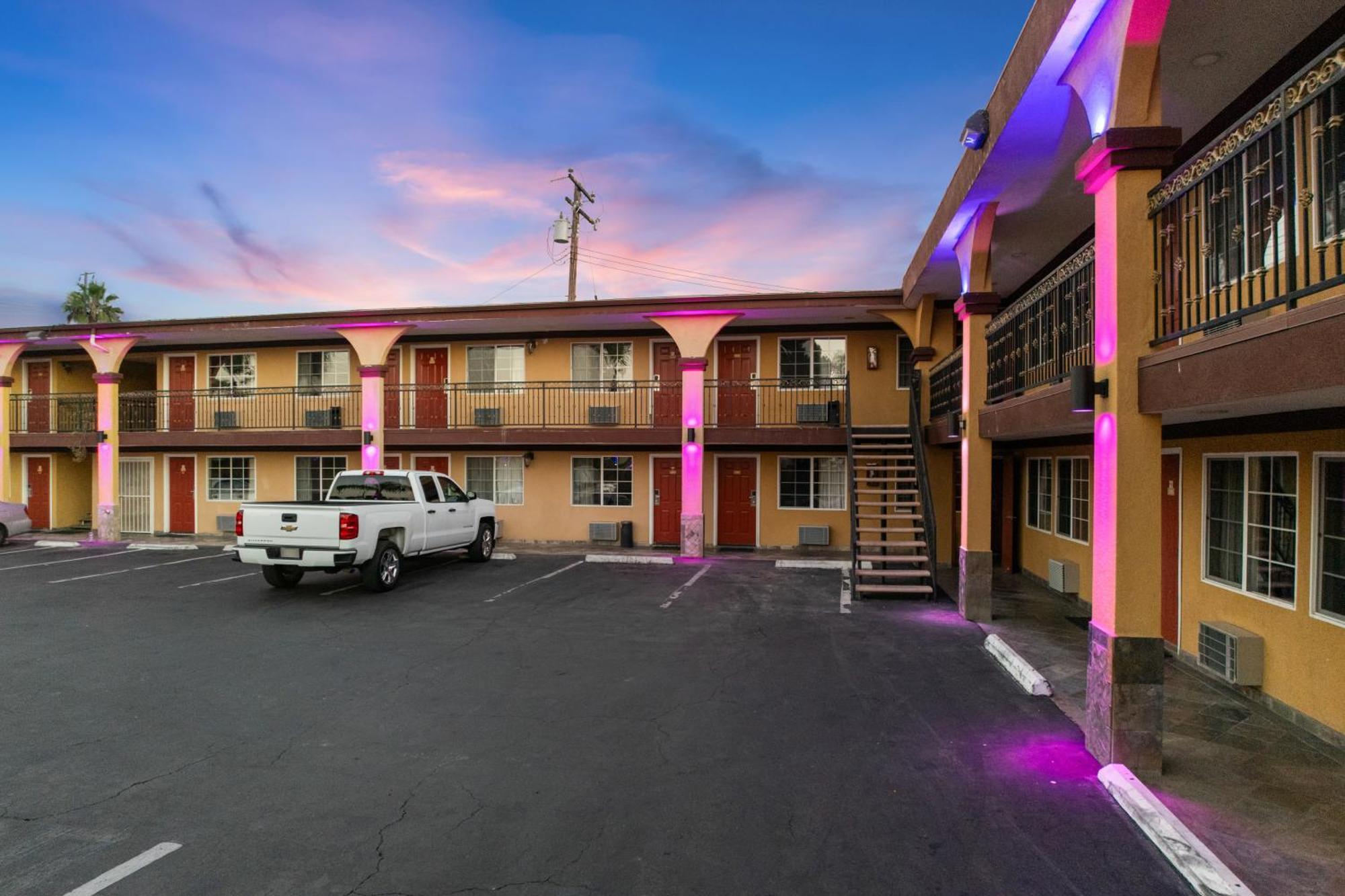 Sky Palm Motel - Orange Exterior foto